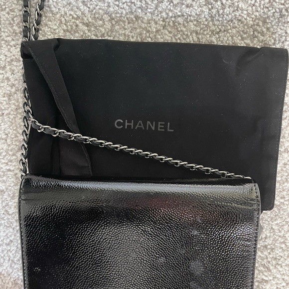 Chanel timeless patent leather wallet on chain - Picture 6 of 6